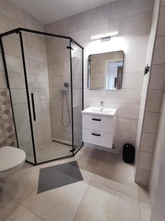 Dom Goscinny Z Restauracja - Rejs Dziwnow Bagian luar foto